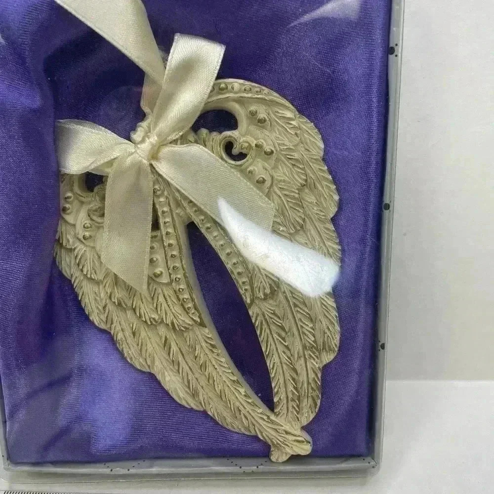 Wings ornament